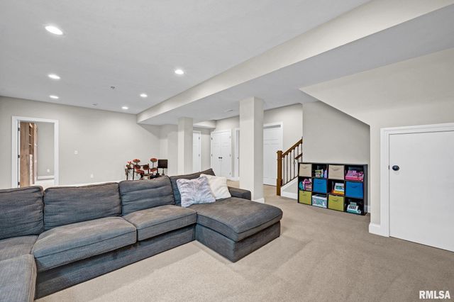 1613 KENSINGTON Drive, Washington, IL 61571