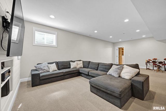 1613 KENSINGTON Drive, Washington, IL 61571