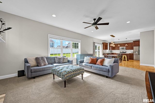 1613 KENSINGTON Drive, Washington, IL 61571