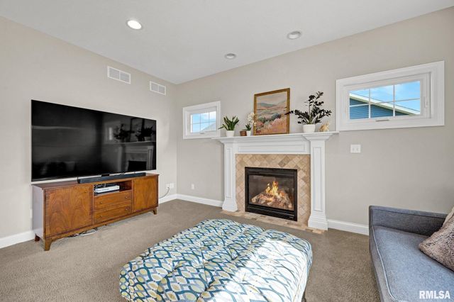 1613 KENSINGTON Drive, Washington, IL 61571