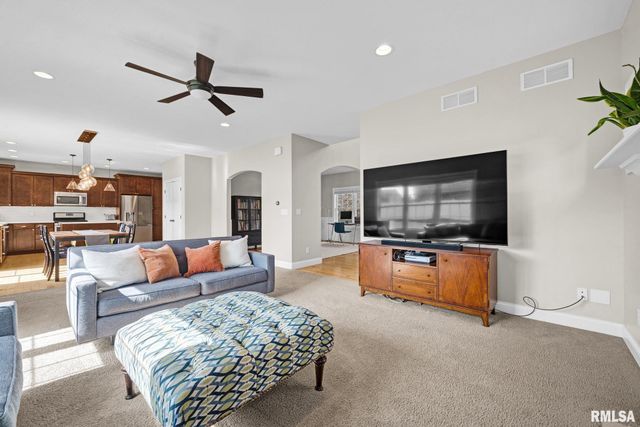 1613 KENSINGTON Drive, Washington, IL 61571