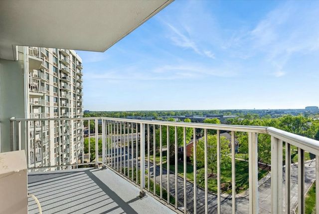 40 N Tower Road 8F, Oak Brook, IL 60523
