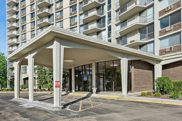 40 N Tower Road 8F, Oak Brook, IL 60523