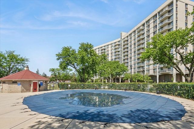 40 N Tower Road 8F, Oak Brook, IL 60523