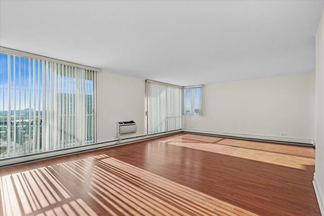 40 N Tower Road 8F, Oak Brook, IL 60523