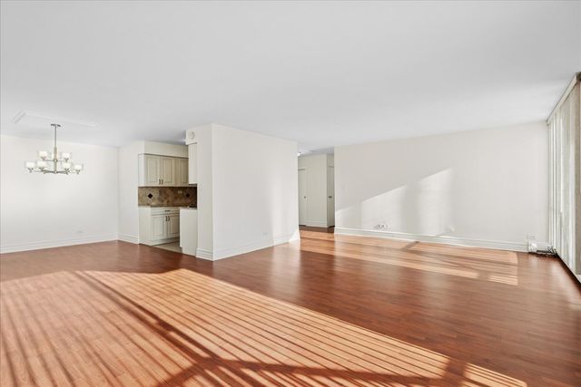 40 N Tower Road 8F, Oak Brook, IL 60523