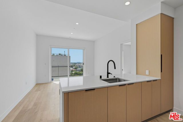 3555 Overland Avenue 402, Los Angeles, CA 90034