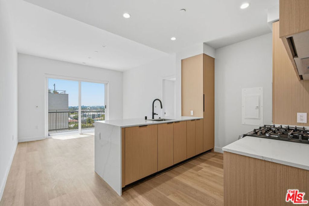 3555 Overland Avenue 402, Los Angeles, CA 90034