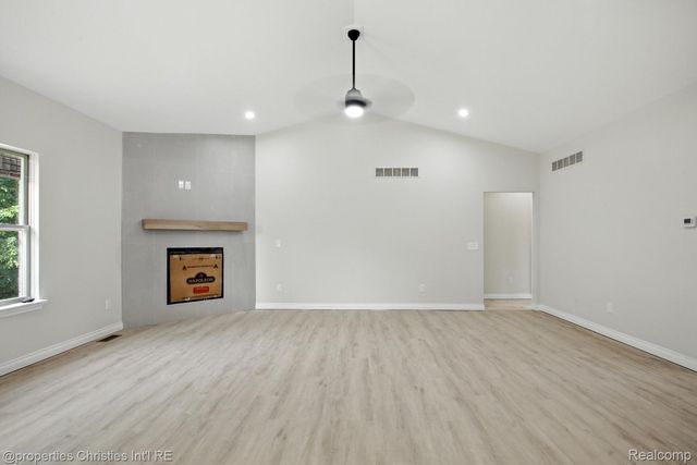 3201 ROMA COURT, Wixom, MI 48393