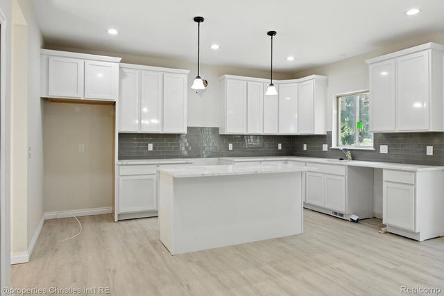 3201 ROMA COURT, Wixom, MI 48393