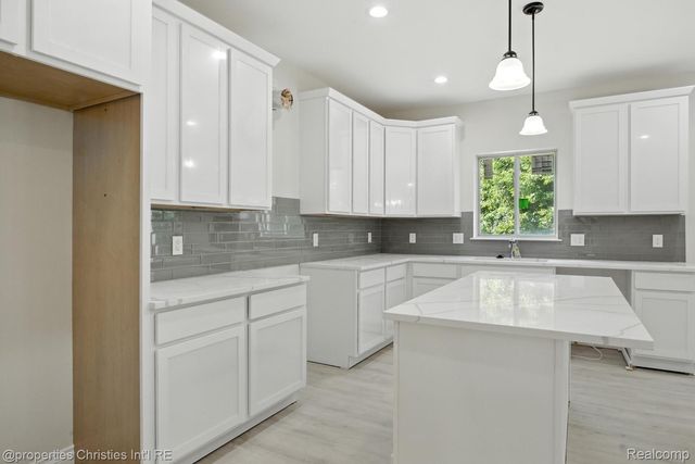 3201 ROMA COURT, Wixom, MI 48393