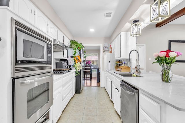 1032 Peach Lane, Desoto, TX 75115