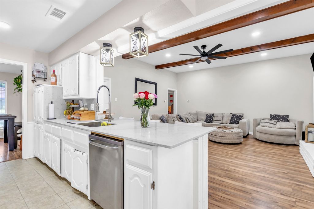 1032 Peach Lane, Desoto, TX 75115