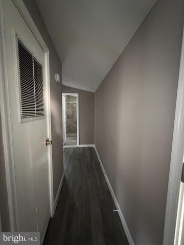 100 LARIAT RD, Middle River, MD 21220