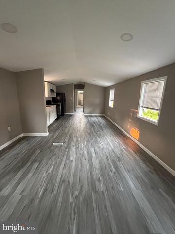 100 LARIAT RD, Middle River, MD 21220