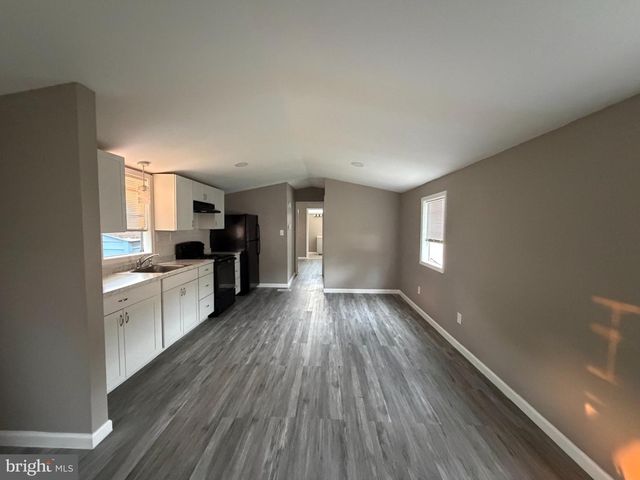 100 LARIAT RD, Middle River, MD 21220