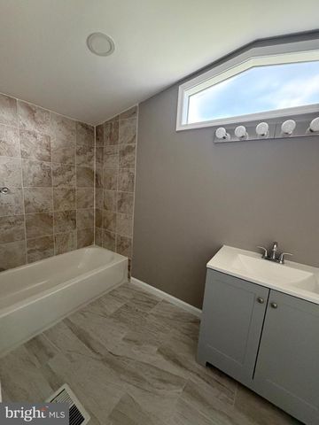 100 LARIAT RD, Middle River, MD 21220