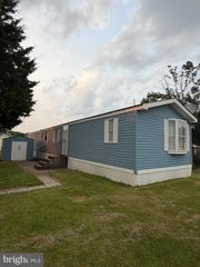 100 LARIAT RD, Middle River, MD 21220