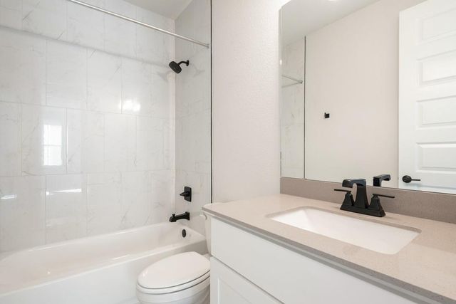 1160 North Roger Hanks Parkway, Dripping Springs, TX 78620