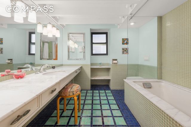 205 W 57th St Apt 8BA, New York City, NY 10019