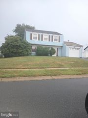 33 TRESCOTT LN, Willingboro, NJ 08046
