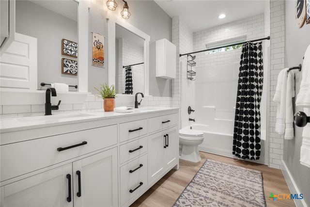8 Butterfly Street, Wimberley, TX 78676