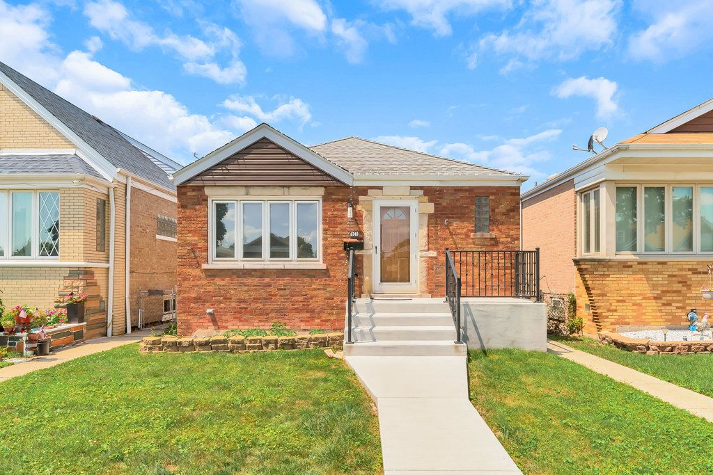 6748 S Kenneth Avenue, Chicago, IL 60629