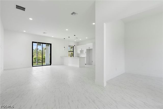 3175 Sunshine BLVD, Lehigh Acres, FL 33971