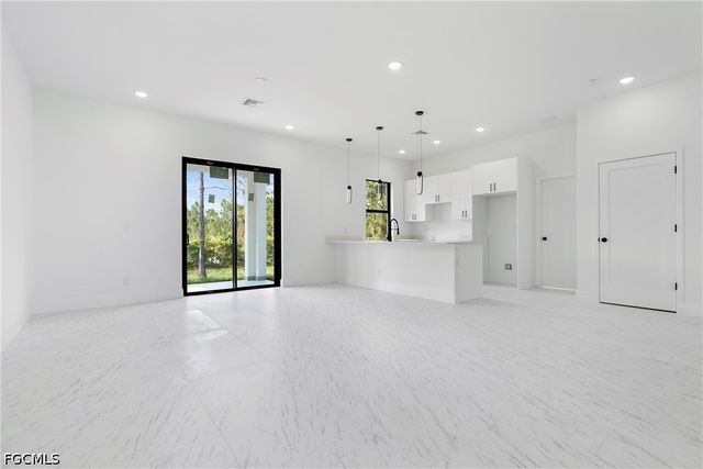 3175 Sunshine BLVD, Lehigh Acres, FL 33971