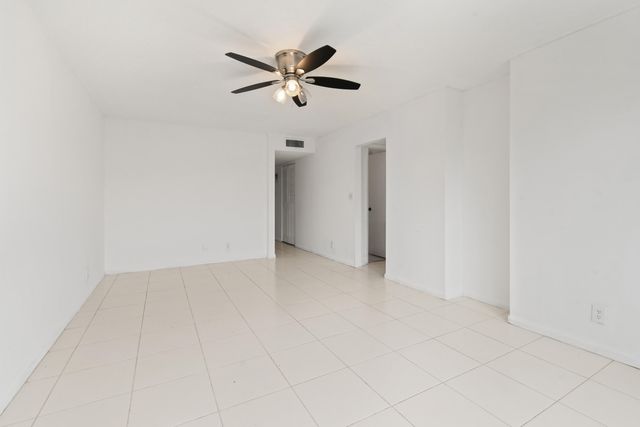 5816 S Bond Drive, West Palm Beach, FL 33415