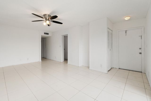 5816 S Bond Drive, West Palm Beach, FL 33415