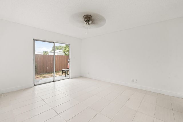 5816 S Bond Drive, West Palm Beach, FL 33415