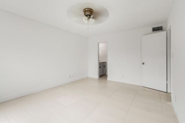 5816 S Bond Drive, West Palm Beach, FL 33415