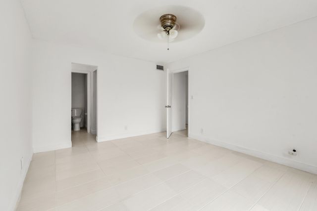 5816 S Bond Drive, West Palm Beach, FL 33415