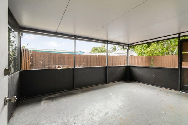 5816 S Bond Drive, West Palm Beach, FL 33415