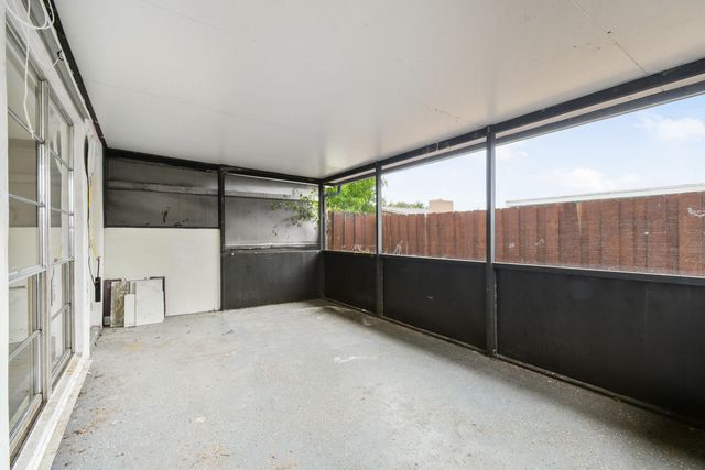 5816 S Bond Drive, West Palm Beach, FL 33415