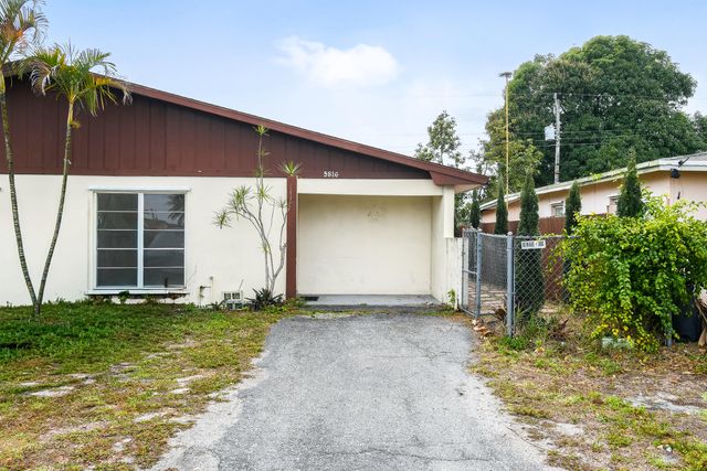 5816 S Bond Drive, West Palm Beach, FL 33415