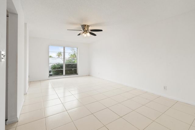 5816 S Bond Drive, West Palm Beach, FL 33415