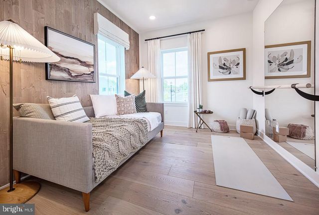 8 CHERRY LN, West Windsor, NJ 08550