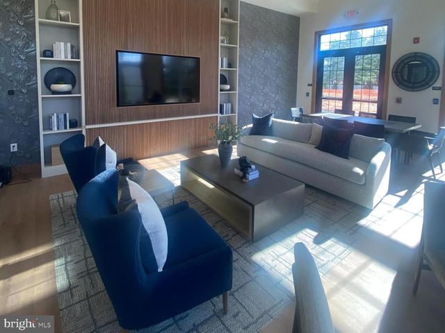 8 CHERRY LN, West Windsor, NJ 08550