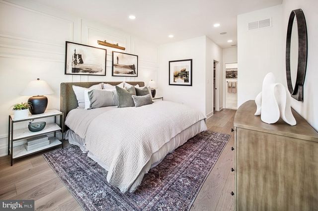 8 CHERRY LN, West Windsor, NJ 08550