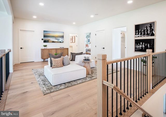 8 CHERRY LN, West Windsor, NJ 08550