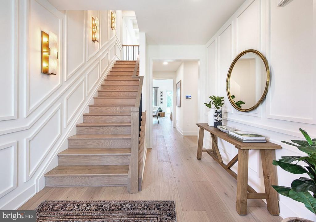 8 CHERRY LN, West Windsor, NJ 08550