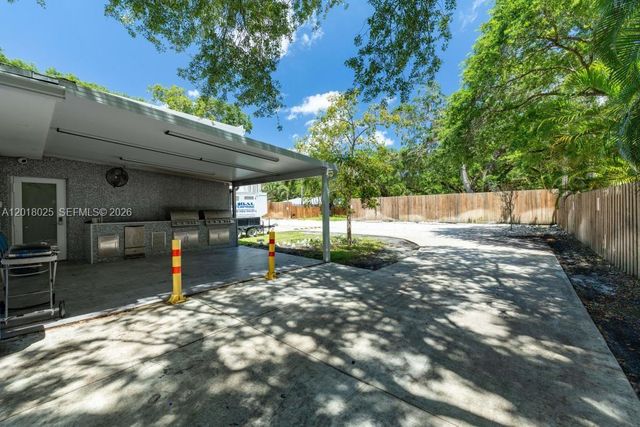 5940 SW 37th Avenue, Dania Beach, FL 33312