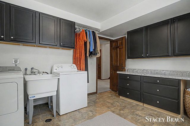 8264 Atlanta Court Ne, Cannon Twp, MI 49341