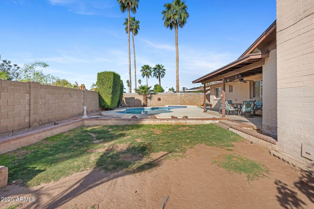 Image 32 of property listing at 2137 E APOLLO Avenue, Tempe, AZ 85283