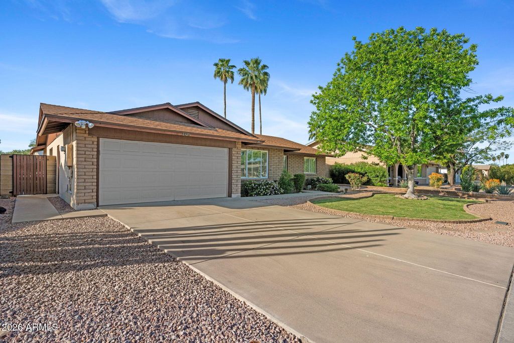 Image 34 of property listing at 2137 E APOLLO Avenue, Tempe, AZ 85283