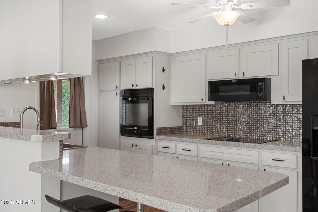 Image 4 of property listing at 2137 E APOLLO Avenue, Tempe, AZ 85283