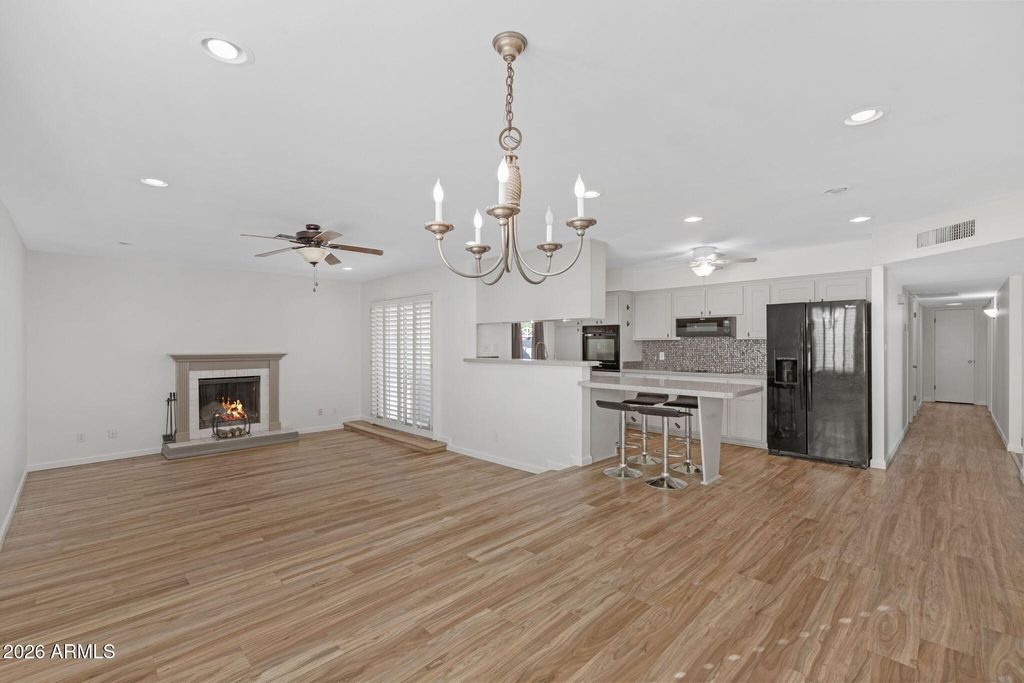 Image 9 of property listing at 2137 E APOLLO Avenue, Tempe, AZ 85283