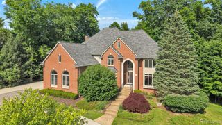 7061 Trailway Court, West Bloomfield, MI 48322